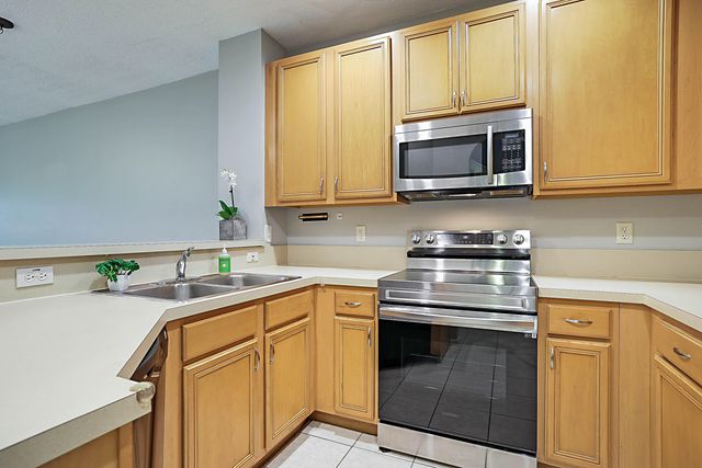 4827 Palmbrooke Circle, West Palm Beach, FL 33417