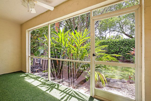4827 Palmbrooke Circle, West Palm Beach, FL 33417