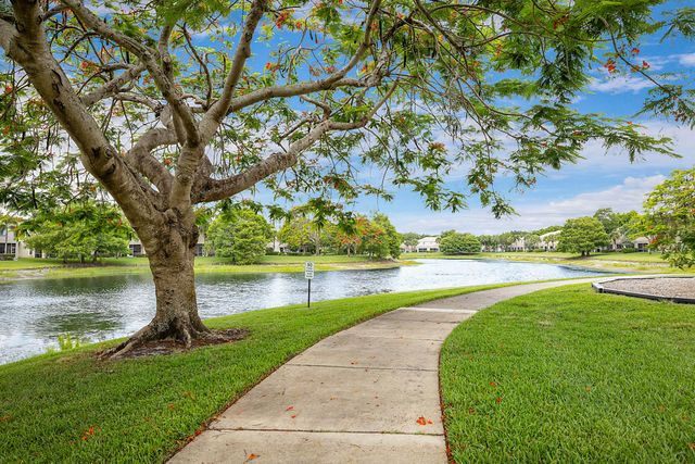 4827 Palmbrooke Circle, West Palm Beach, FL 33417