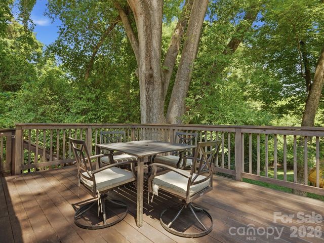 6819 Woodstock Drive, Charlotte, NC 28210