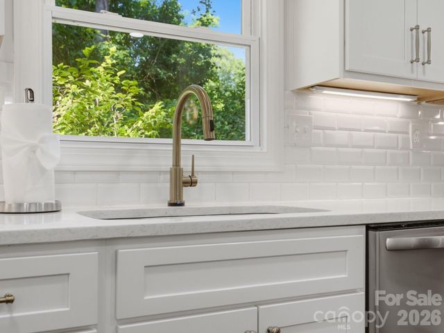6819 Woodstock Drive, Charlotte, NC 28210