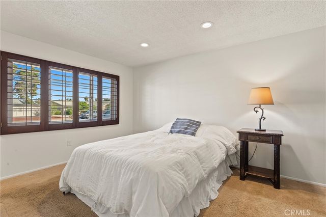 42585 Iowa Street, Palm Desert, CA 92211