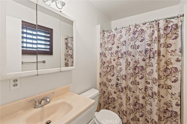 42585 Iowa Street, Palm Desert, CA 92211