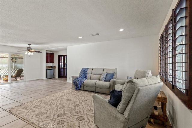 42585 Iowa Street, Palm Desert, CA 92211