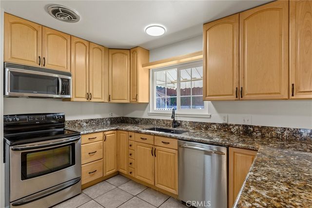 42585 Iowa Street, Palm Desert, CA 92211