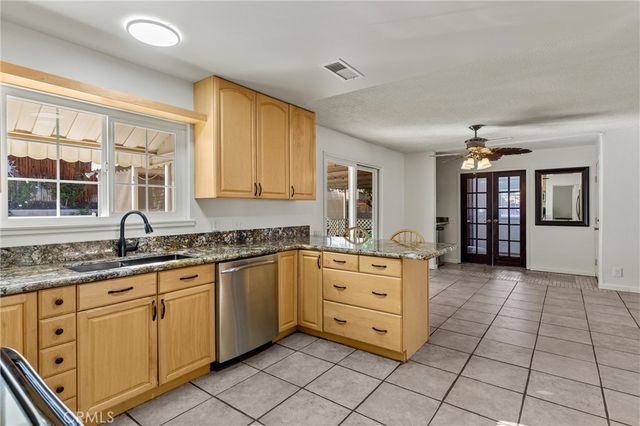 42585 Iowa Street, Palm Desert, CA 92211