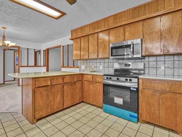 715 SW Englewood Dr, Lawton, OK 73505