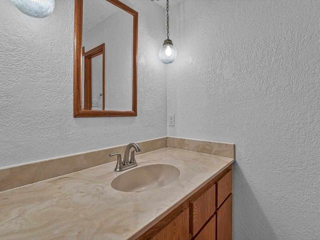 715 SW Englewood Dr, Lawton, OK 73505