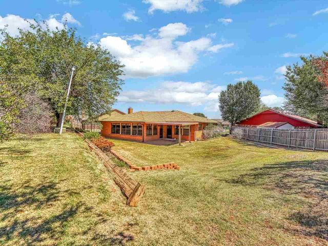 715 SW Englewood Dr, Lawton, OK 73505