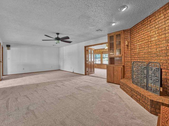 715 SW Englewood Dr, Lawton, OK 73505