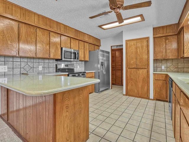 715 SW Englewood Dr, Lawton, OK 73505