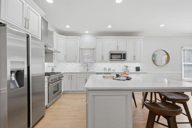 1815 W School Street, Chicago, IL 60657