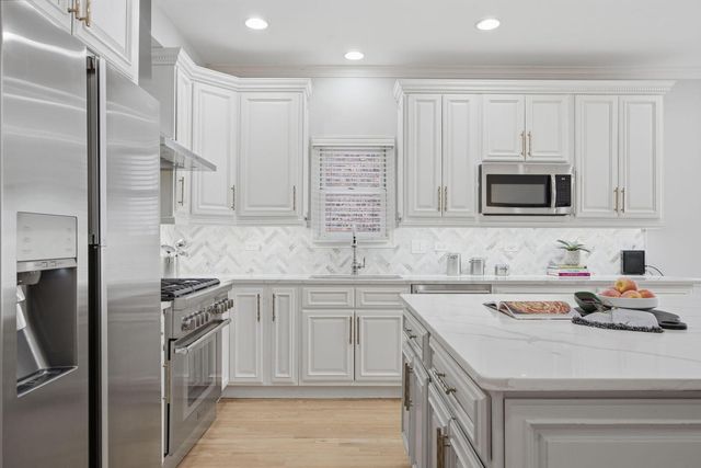1815 W School Street, Chicago, IL 60657