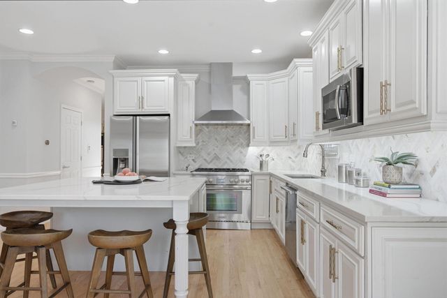 1815 W School Street, Chicago, IL 60657