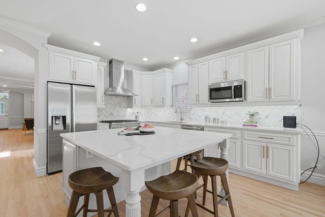 1815 W School Street, Chicago, IL 60657