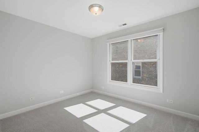 1815 W School Street, Chicago, IL 60657