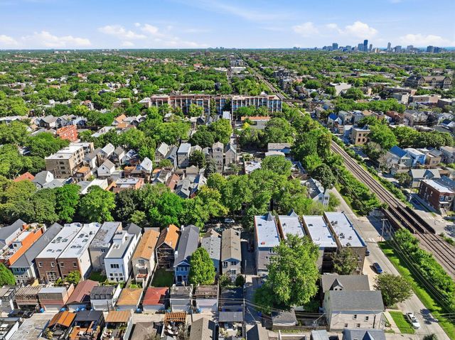 1815 W School Street, Chicago, IL 60657