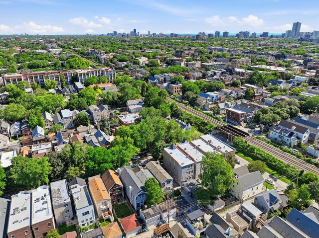 1815 W School Street, Chicago, IL 60657