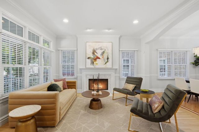 1815 W School Street, Chicago, IL 60657