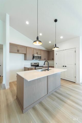 355 E. Chevy Dr., Boise, ID 83716