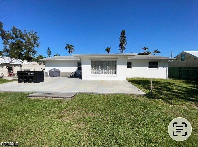 25 Estate DR, North Fort Myers, FL 33917