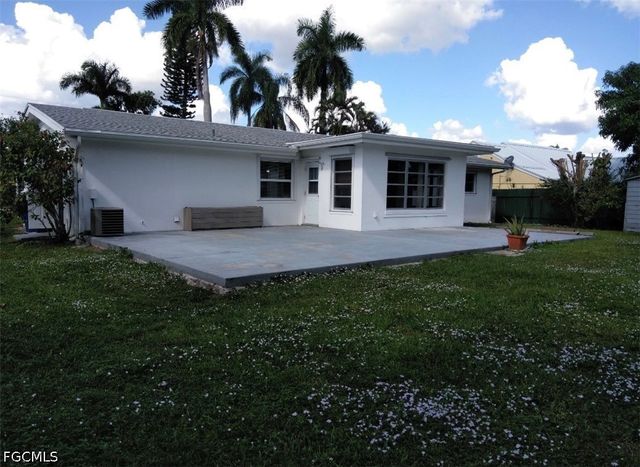 25 Estate DR, North Fort Myers, FL 33917