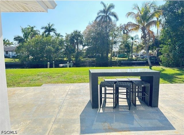 25 Estate DR, North Fort Myers, FL 33917