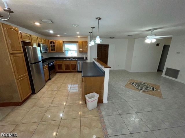 25 Estate DR, North Fort Myers, FL 33917