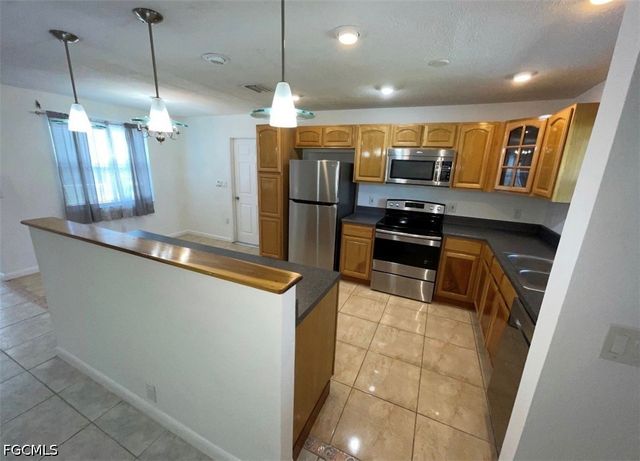25 Estate DR, North Fort Myers, FL 33917