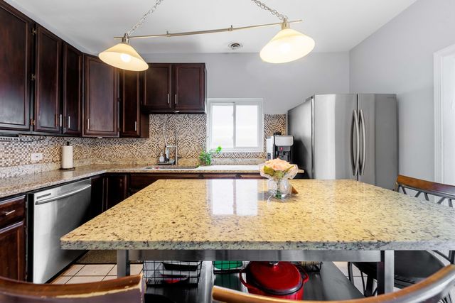 5935 W Patterson Avenue, Chicago, IL 60634