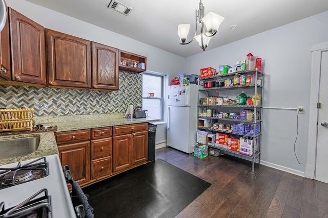 5935 W Patterson Avenue, Chicago, IL 60634