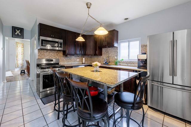 5935 W Patterson Avenue, Chicago, IL 60634