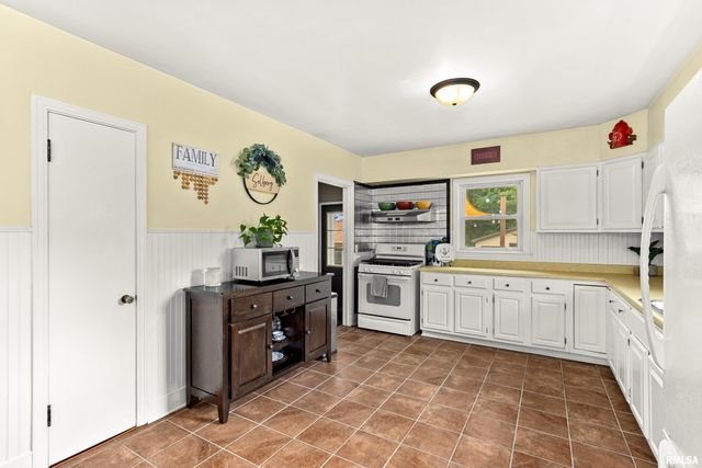 201 BROOKVIEW Road, East Peoria, IL 61611