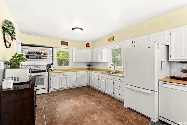 201 BROOKVIEW Road, East Peoria, IL 61611