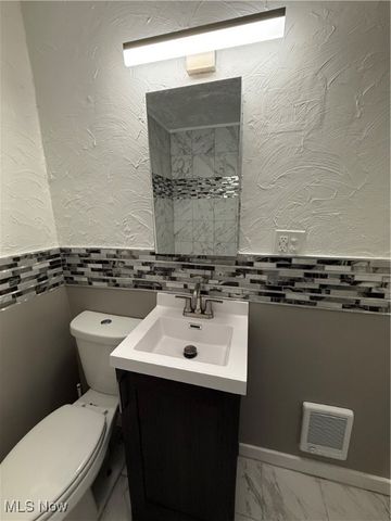 1438 E 133rd Street, East Cleveland, OH 44112