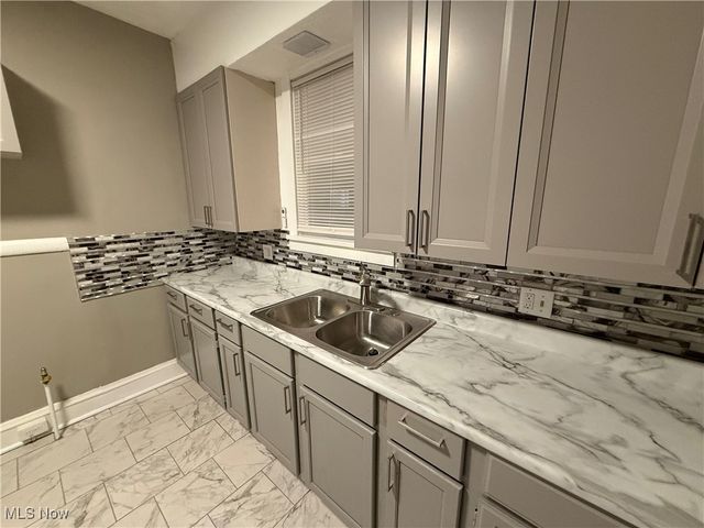 1438 E 133rd Street, East Cleveland, OH 44112