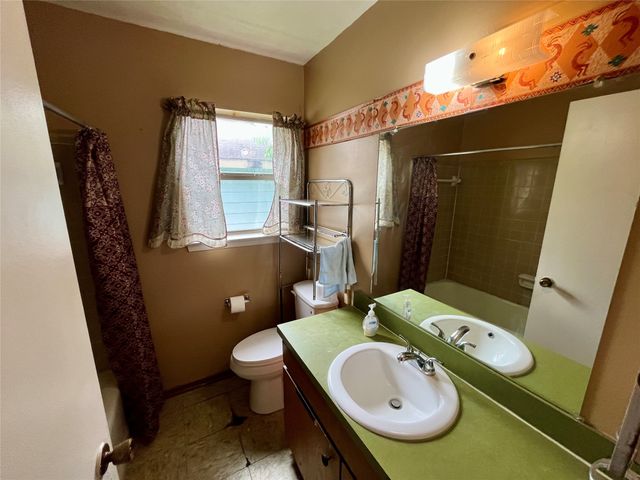 858 Lexington Drive, Lancaster, TX 75134