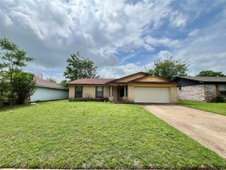 858 Lexington Drive, Lancaster, TX 75134
