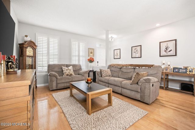 9 Robin Lane, Barnegat, NJ 08005