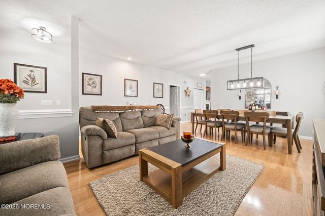 9 Robin Lane, Barnegat, NJ 08005