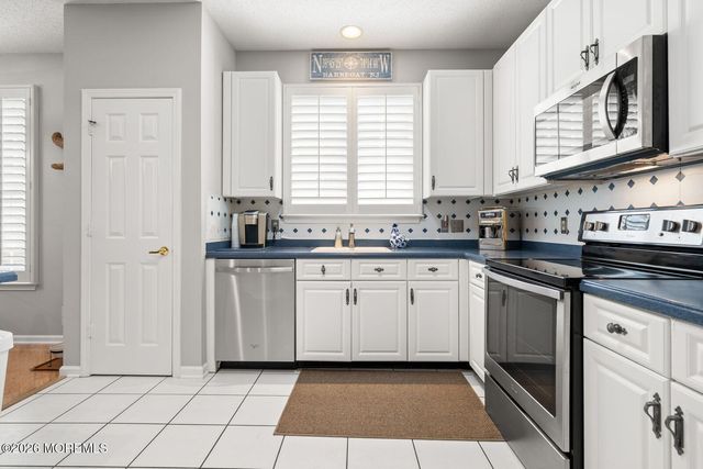 9 Robin Lane, Barnegat, NJ 08005