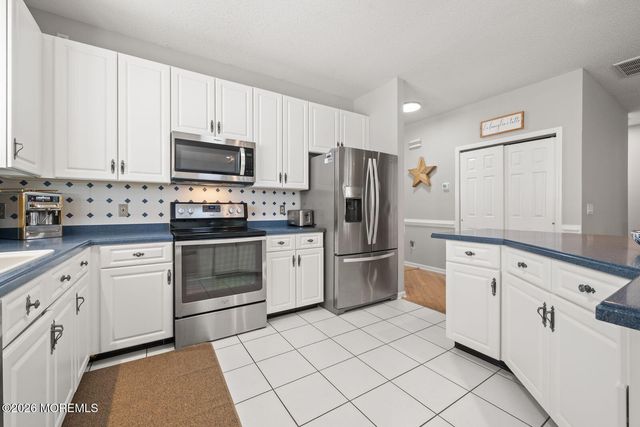 9 Robin Lane, Barnegat, NJ 08005