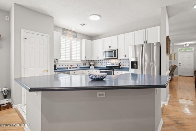 9 Robin Lane, Barnegat, NJ 08005
