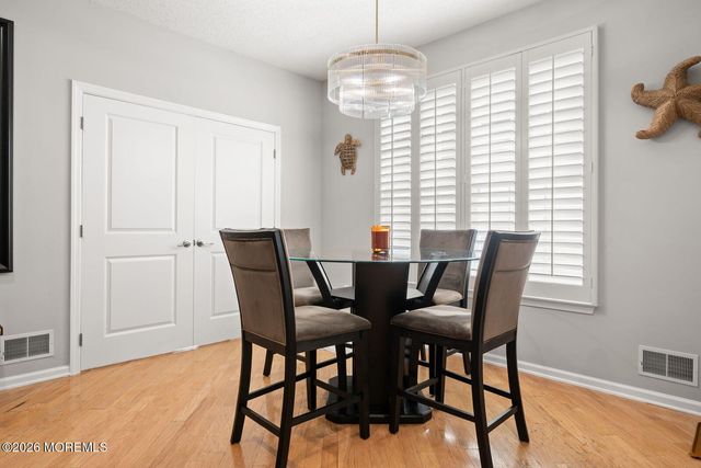 9 Robin Lane, Barnegat, NJ 08005