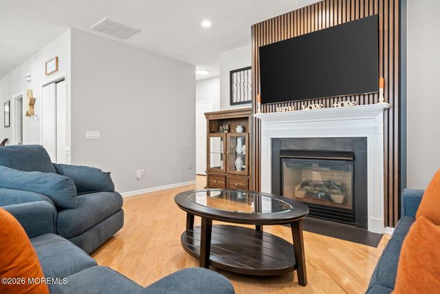 9 Robin Lane, Barnegat, NJ 08005
