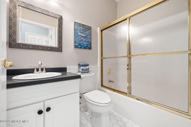 9 Robin Lane, Barnegat, NJ 08005