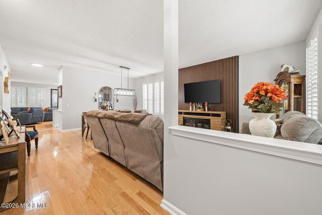 9 Robin Lane, Barnegat, NJ 08005