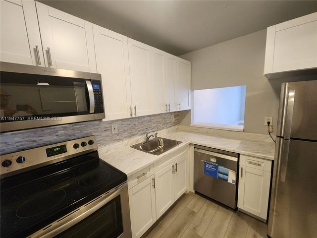 11309 SW 200th St 303-C, Miami, FL 33157