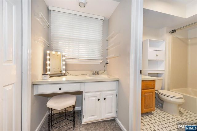 107 Maple B, Park Ridge, NJ 07656