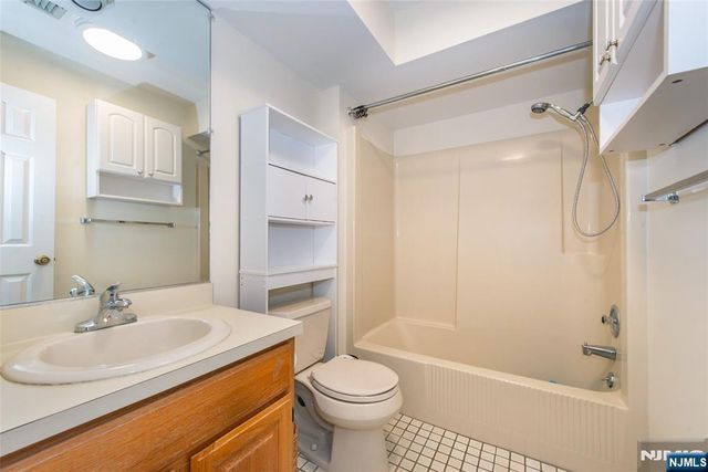 107 Maple B, Park Ridge, NJ 07656